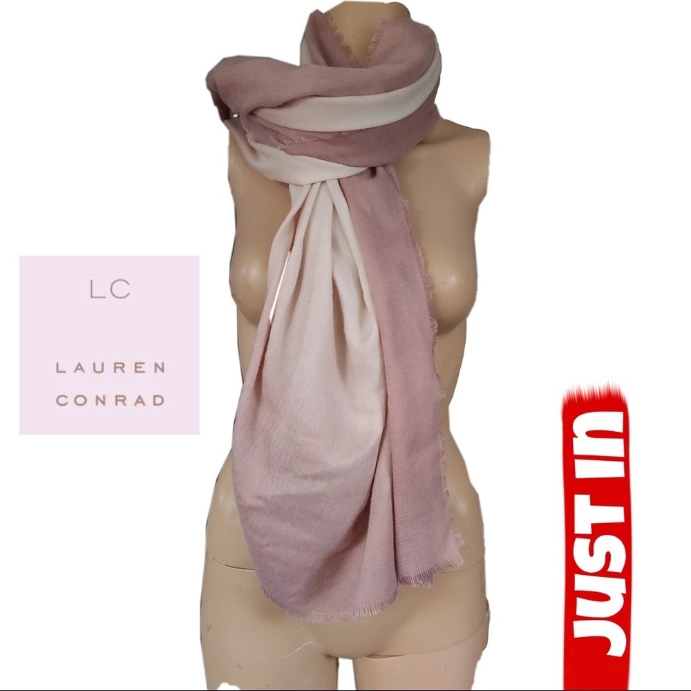 🤑 FLASH SALE 🤑 limited time

LC Lauren Conrad Mauve ‘Ombre Scarf
